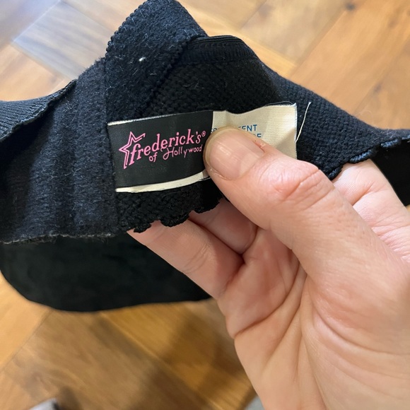 Vintage black lace bustier. - Picture 4 of 6